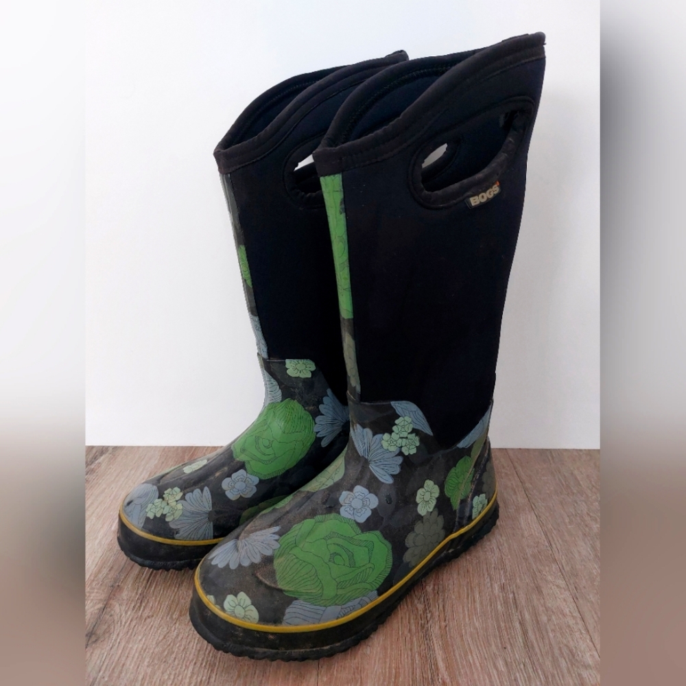 SOLD Bogs Black and Green Winter Rain Boots